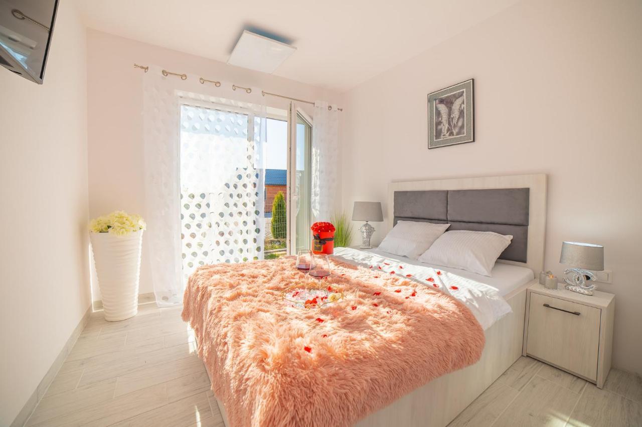 Ujście-Darłowskie Apartamenty Scarlet מראה חיצוני תמונה